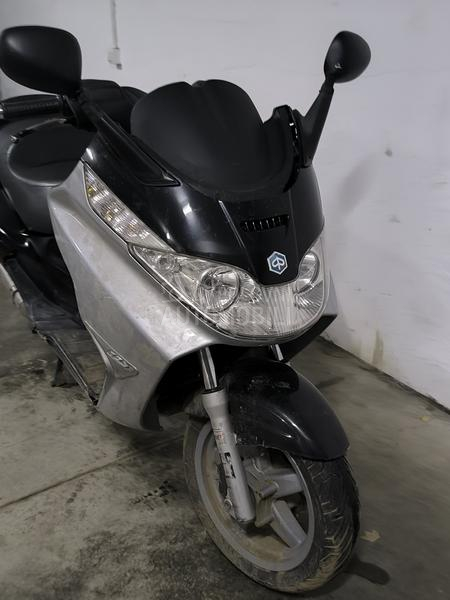 Piaggio x8