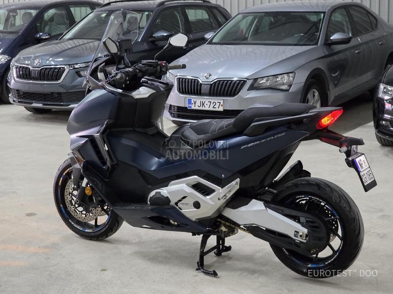 Honda Forza 750