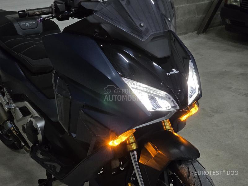 Honda Forza 750