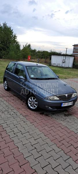 Lancia Ypsilon fire