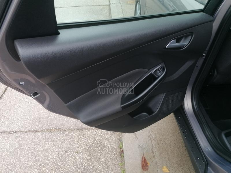 Ford Focus 1.0i TREND LINE CH
