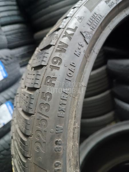 Continental 225/35 R19 Zimska