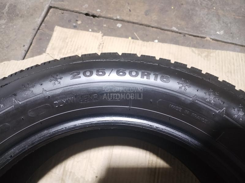Dunlop 205/60 R16 Zimska