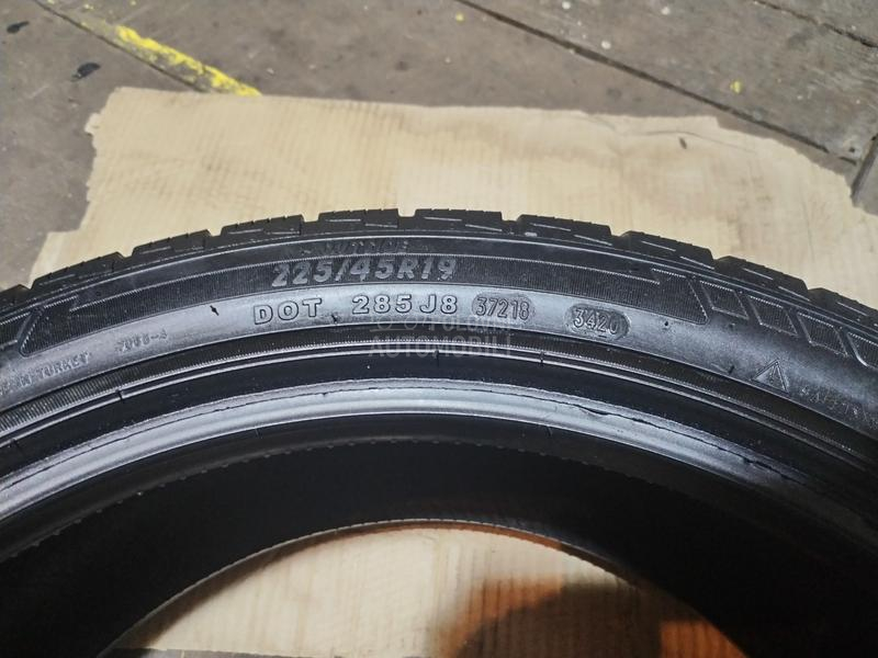 Petlas 225/45 R19 Zimska