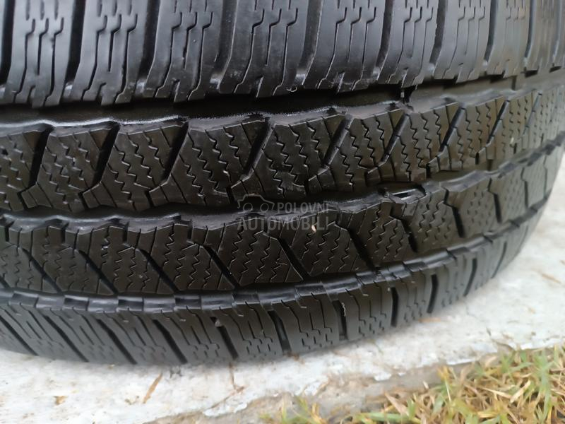 Continental 215/60 R17 Zimska