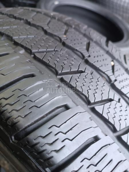 Continental 215/60 R17 Zimska