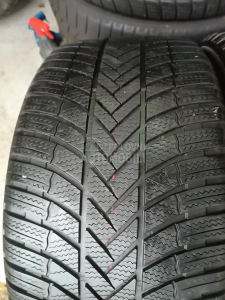 Bridgestone 255/40 R18 Zimska