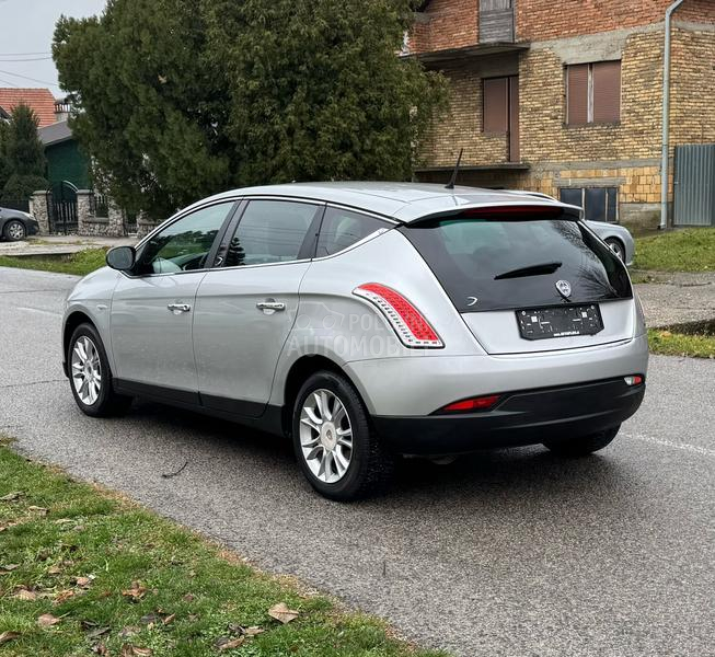 Lancia Delta 1.6 M-Jet PLATINO