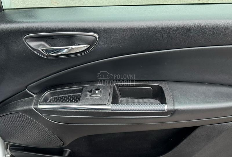 Lancia Delta 1.6 M-Jet PLATINO