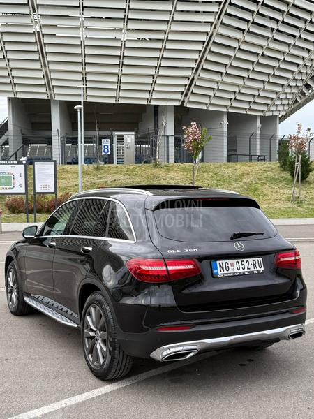 Mercedes Benz GLC 250 4MATIC ALL BLACK