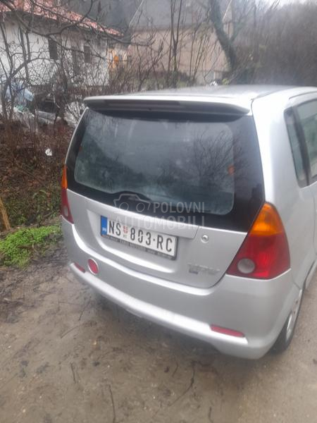 Daihatsu YRV 1.3 YRV