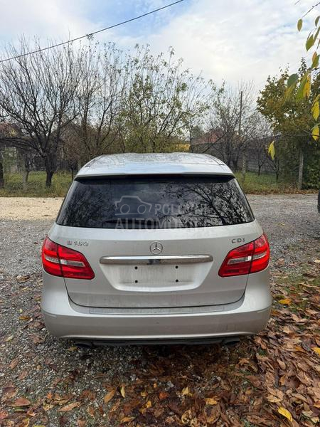 Mercedes Benz B Klasa w246 2018. god. -  kompletan auto u delovima