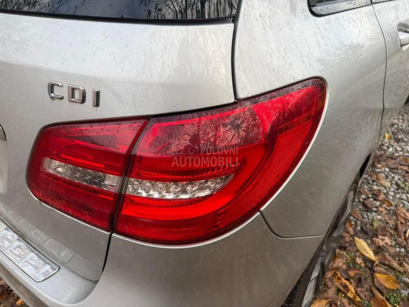 Mercedes Benz B Klasa w246 2018. god. -  kompletan auto u delovima