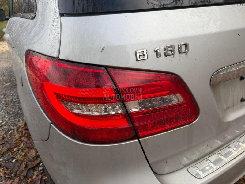 Mercedes Benz B Klasa w246 2018. god. -  kompletan auto u delovima