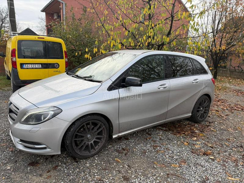 Mercedes Benz B Klasa w246 2018. god. -  kompletan auto u delovima