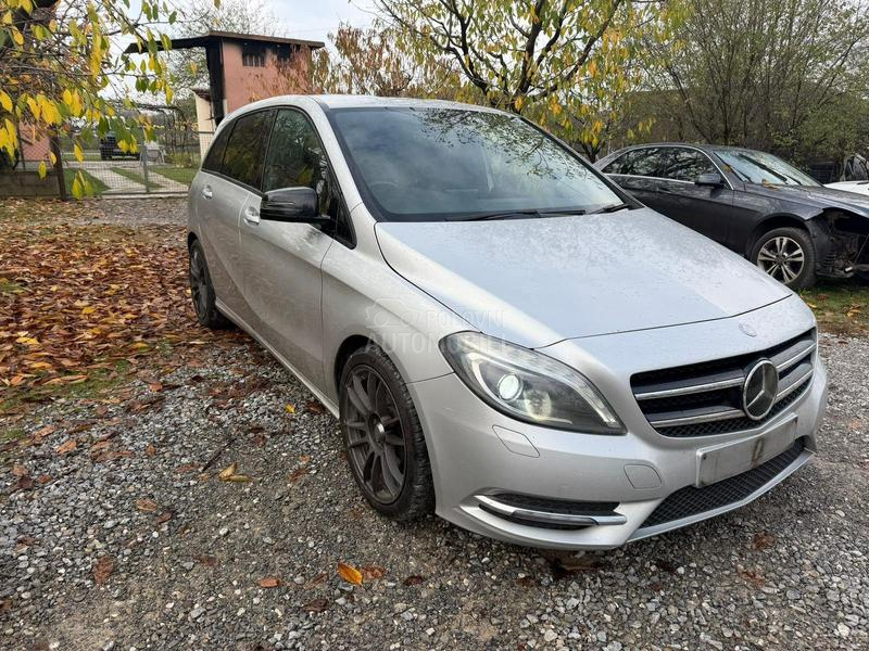 Mercedes Benz B Klasa w246 2018. god. -  kompletan auto u delovima