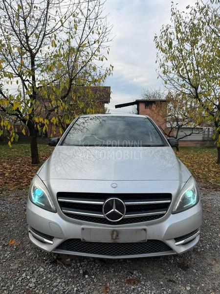 Mercedes Benz B Klasa w246 2018. god. -  kompletan auto u delovima