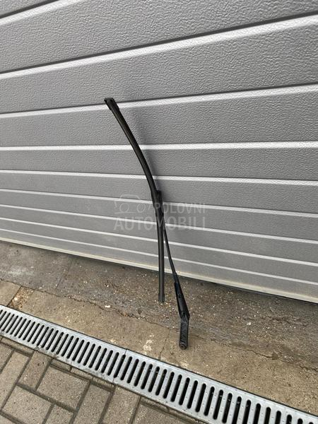 Levi nosac metlice brisaca