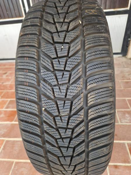 Hankook 225/55 R18 Zimska