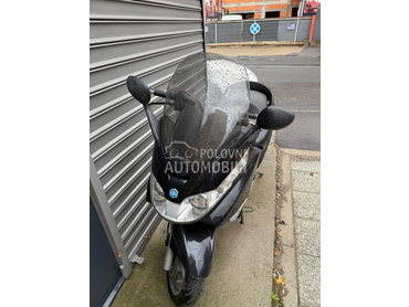 Piaggio X8 400