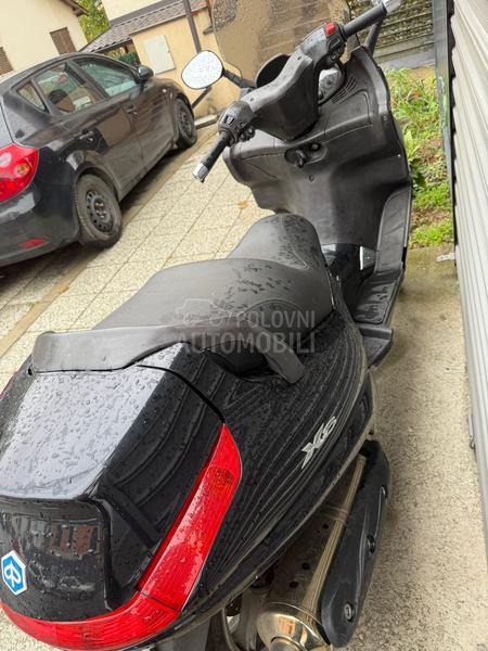 Piaggio X8 400
