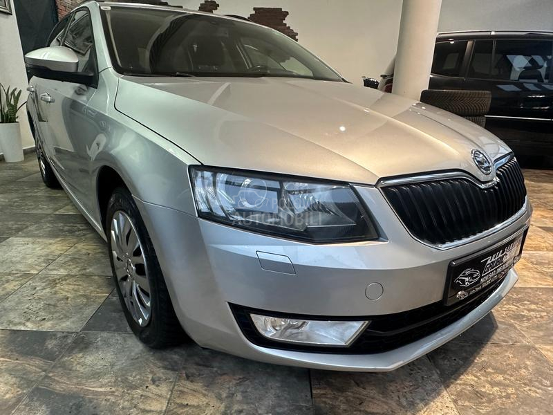 Škoda Octavia BI Xenon