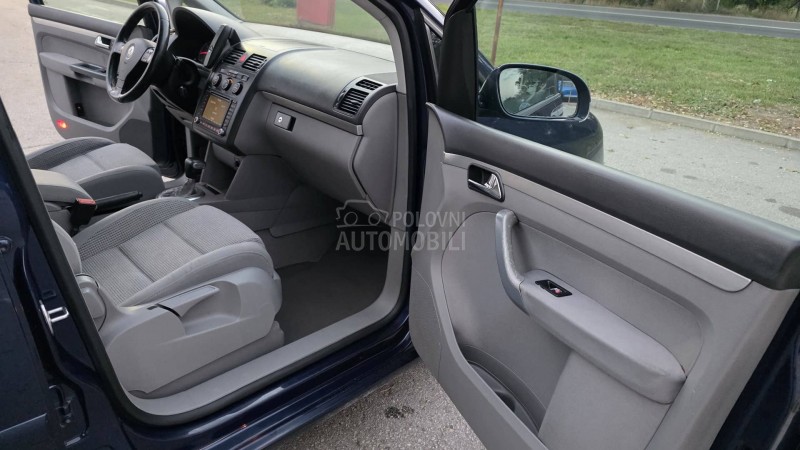 Volkswagen Touran 2,0TDI DSG HIGH LINE