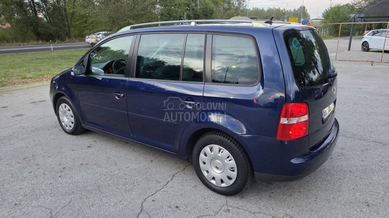 Volkswagen Touran 2,0TDI DSG HIGH LINE