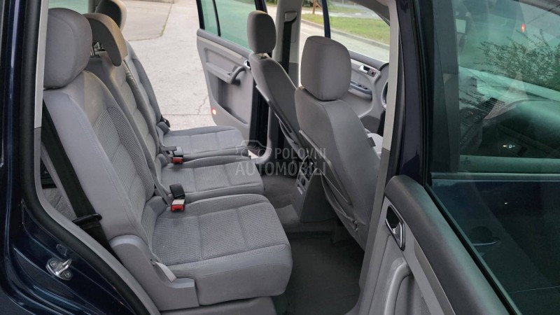 Volkswagen Touran 2,0TDI DSG HIGH LINE