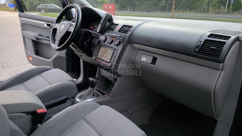 Volkswagen Touran 2,0TDI DSG HIGH LINE