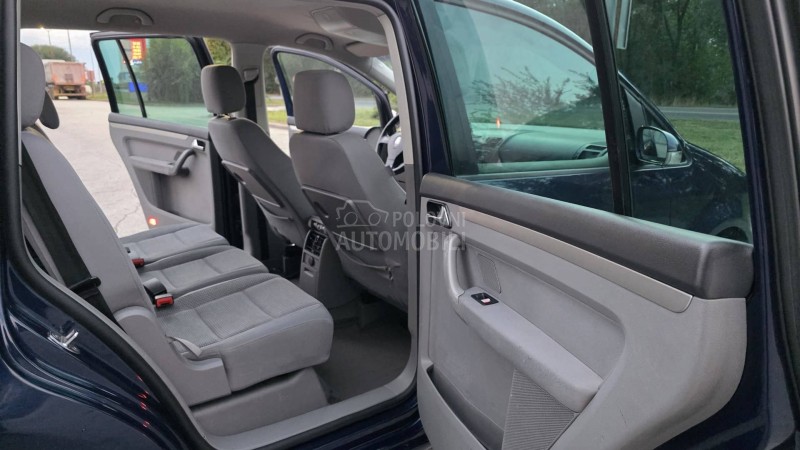 Volkswagen Touran 2,0TDI DSG HIGH LINE