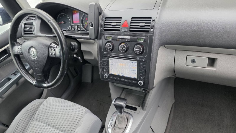 Volkswagen Touran 2,0TDI DSG HIGH LINE