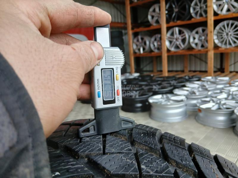 Vredestein 215/65 R17 Zimska