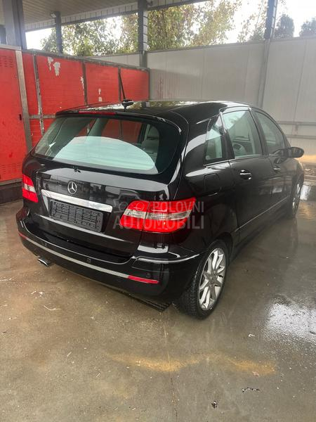 Mercedes Benz B 200 