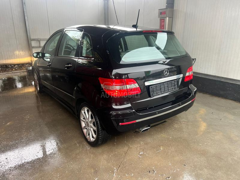 Mercedes Benz B 200 