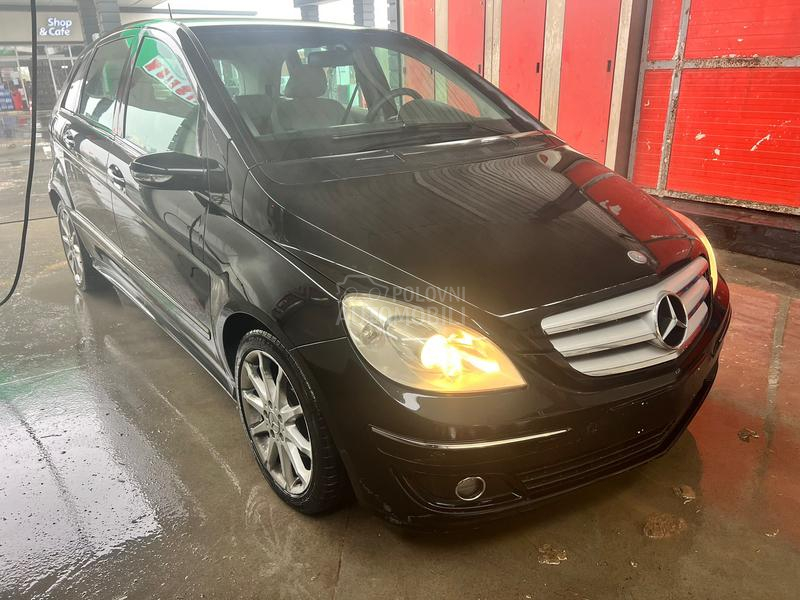 Mercedes Benz B 200 