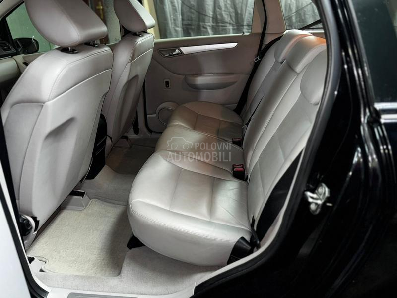 Mercedes Benz B 200 