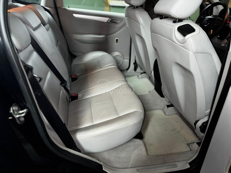 Mercedes Benz B 200 