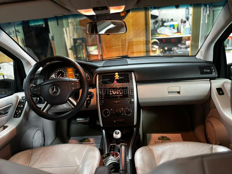 Mercedes Benz B 200 
