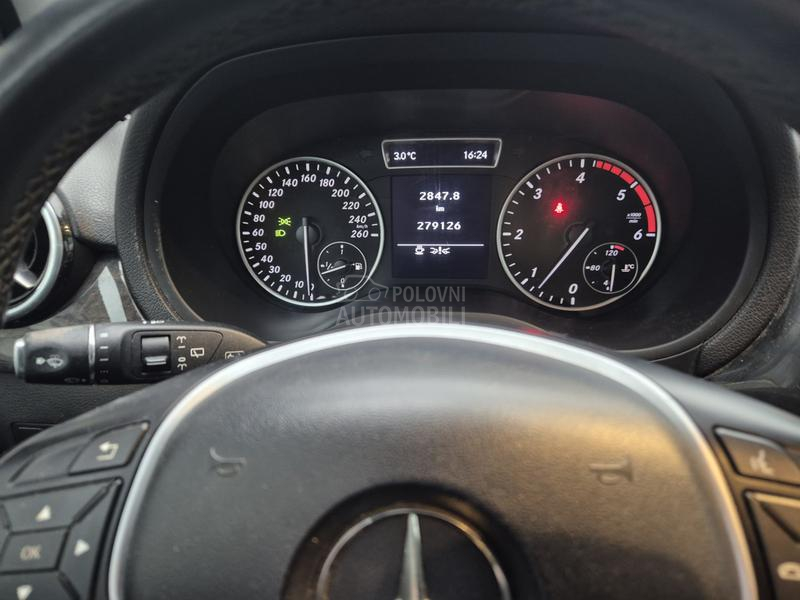 Mercedes Benz B 180 