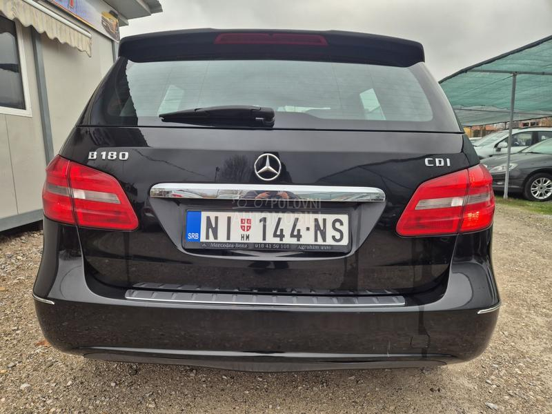 Mercedes Benz B 180 
