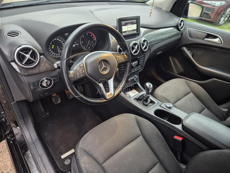 Mercedes Benz B 180 