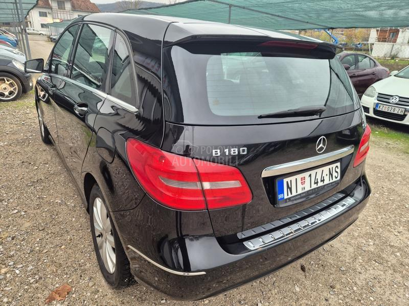 Mercedes Benz B 180 