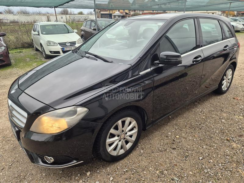 Mercedes Benz B 180 