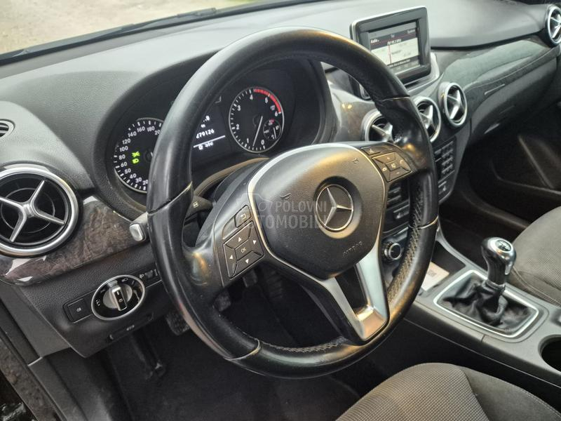 Mercedes Benz B 180 