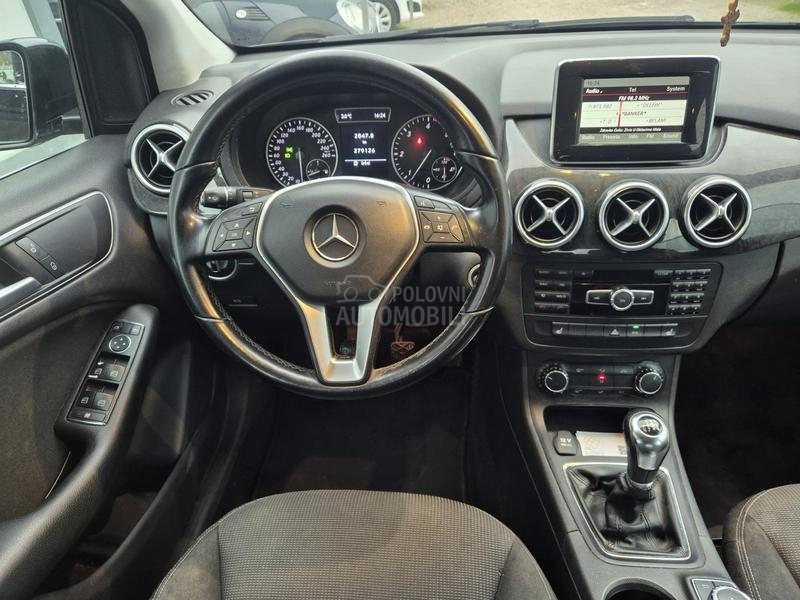 Mercedes Benz B 180 