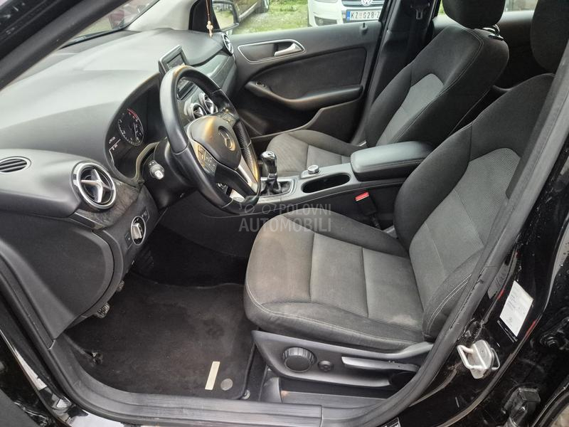 Mercedes Benz B 180 