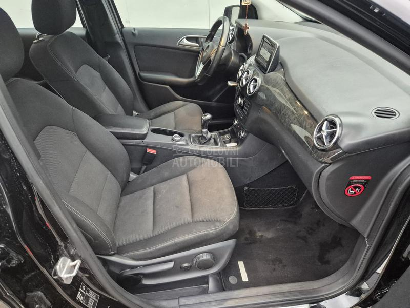 Mercedes Benz B 180 