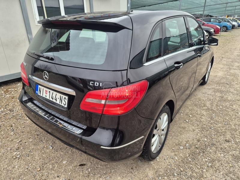 Mercedes Benz B 180 