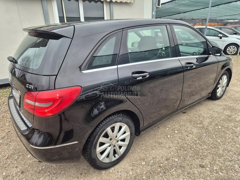 Mercedes Benz B 180 